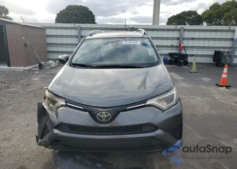 2017 Toyota Rav4 Le z USA, uszkodzony, nr VIN JTMZFREV3HD107921